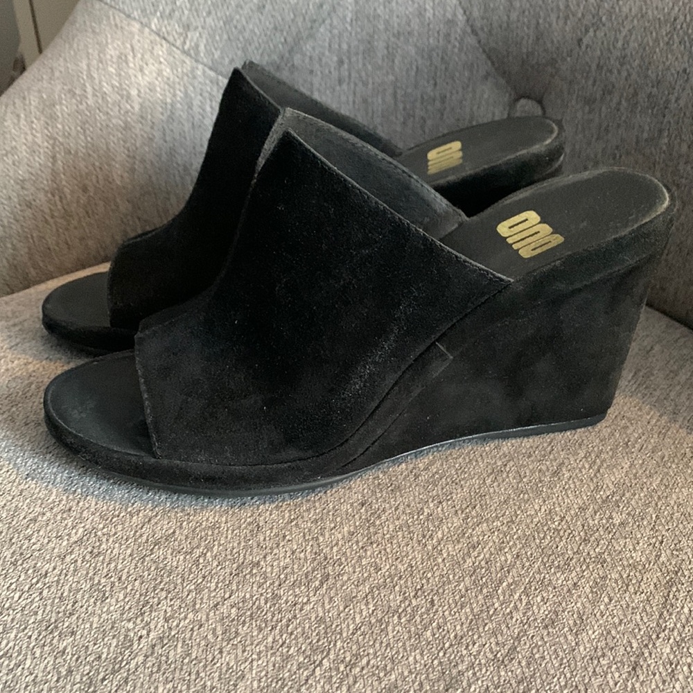 NWOT Ouo black suede wedge with box LOW PRICE